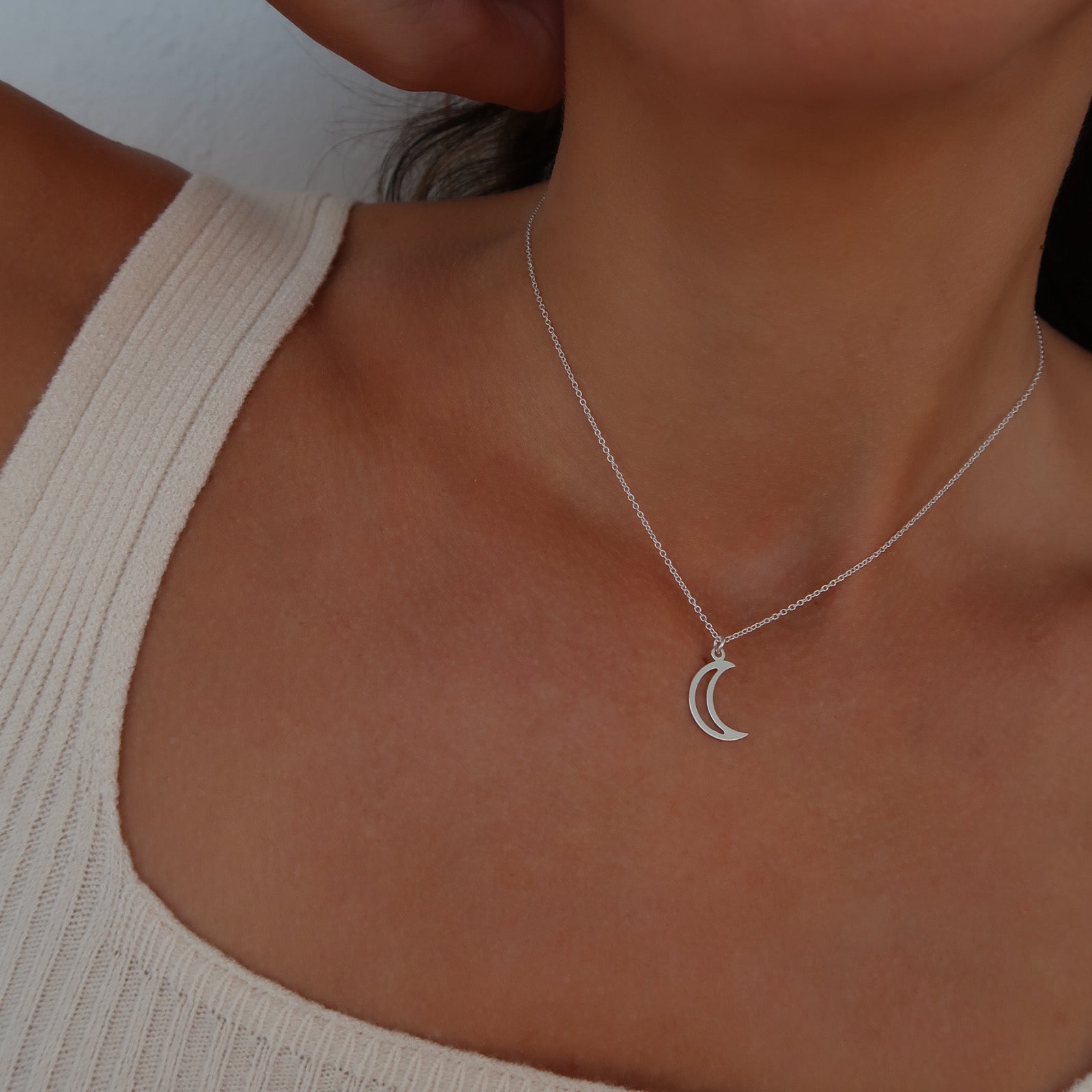 Lantisor din argint 925 cu pandantiv luna subtire Maison La Stephanie