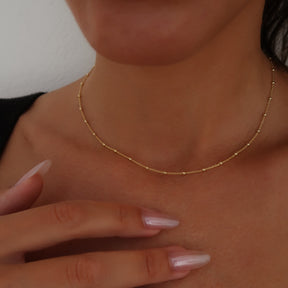 Lănțișor din argint 925 placat cu aur 18K, cu biluțe fine – bijuterie elegantă și versatilă, perfectă pentru cadou de Crăciun, Valentine’s Day sau 8 Martie.