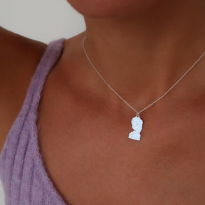 Lănțișor Elsa din argint 925 – bijuterie pentru copii inspirată din povești, perfectă pentru cadouri de Crăciun, Moș Nicolae sau zile de naștere. Ideal pentru fetițe care iubesc magia și eleganța.