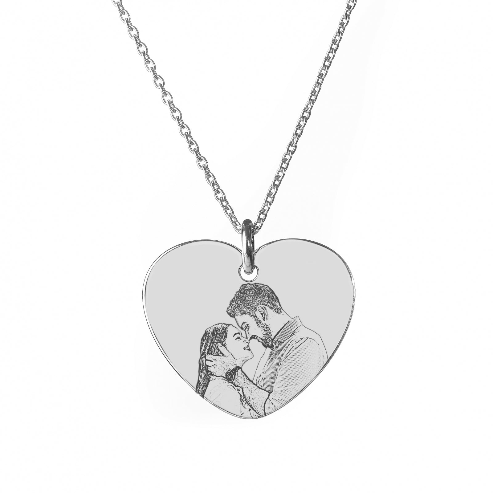 Lănțișor personalizat cu fotogravură în formă de inimioară din argint 925 – bijuterie unică realizată după fotografia ta. Ideal ca dar de Crăciun sau cadou personalizat pentru persoana iubită.