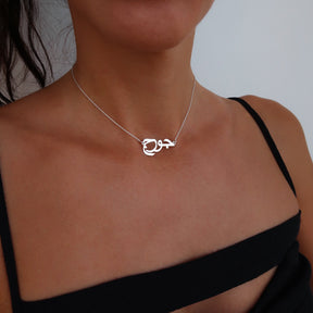 Lănțișor personalizat cu nume în arabă din argint 925 – bijuterie elegantă și unică, perfectă pentru cadouri de aniversări sau ocazii speciale.