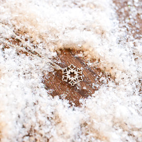 Lănțișor elegant din argint 925 cu pandantiv fulg de nea – bijuterie delicată Maison La Stéphanie, perfectă pentru sezonul rece. Cadou ideal pentru iubită, prietenă sau mamă, simbol al purității și al eleganței.