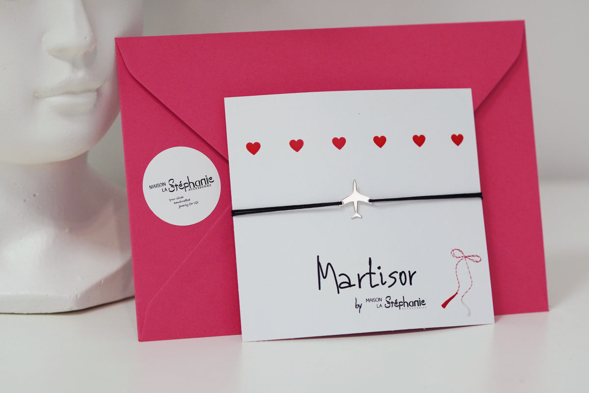 Brățară Mărțișor din argint 925 cu avion – simbol al libertății și al noilor începuturi. Cadou elegant pentru 1 Martie, 8 Martie sau campanii corporate Maison La Stéphanie.